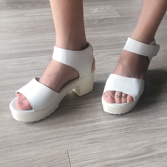 Shoes - 🌸3/25$🌸 White Platform Strap Sandal Chunky Heels